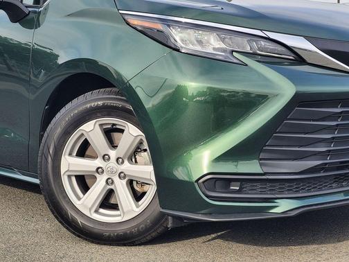 2022 Toyota Sienna LE