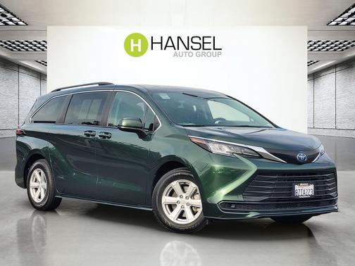 2022 Toyota Sienna LE