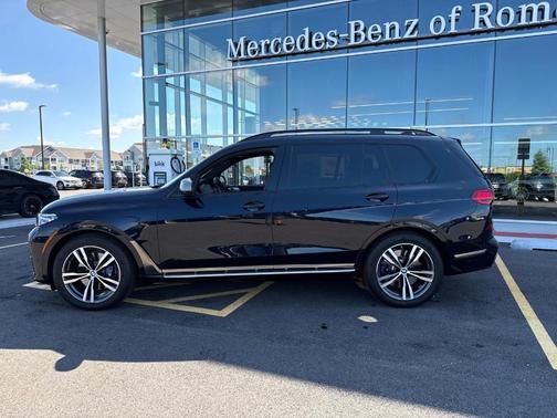 2022 BMW X7 M50i