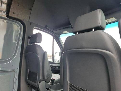2025 Mercedes-Benz Sprinter 2500 Standard Roof