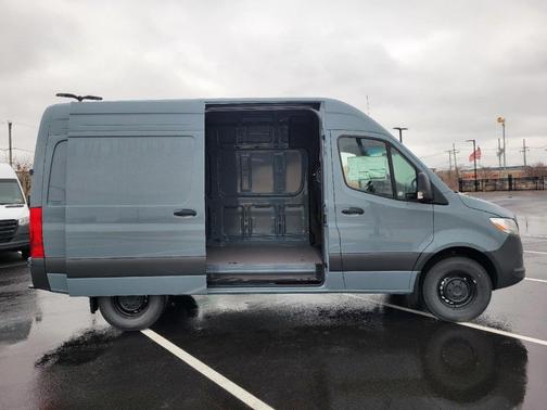 2025 Mercedes-Benz Sprinter 2500 Standard Roof