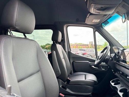 2024 Mercedes-Benz Sprinter 2500 144 WB Standard Roof Passenger