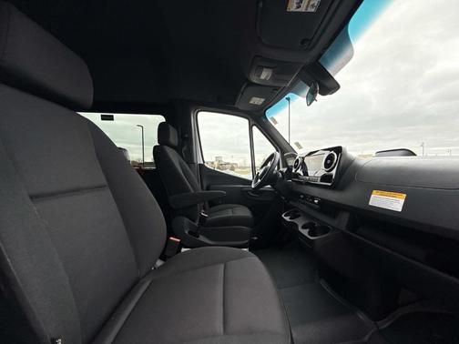 2025 Mercedes-Benz Sprinter 2500 144 WB Standard Roof Passenger
