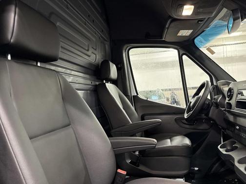2025 Mercedes-Benz Sprinter 2500 