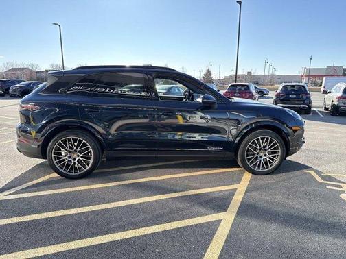 2023 Porsche Cayenne 
