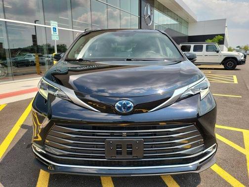 2023 Toyota Sienna Platinum 7 passenger