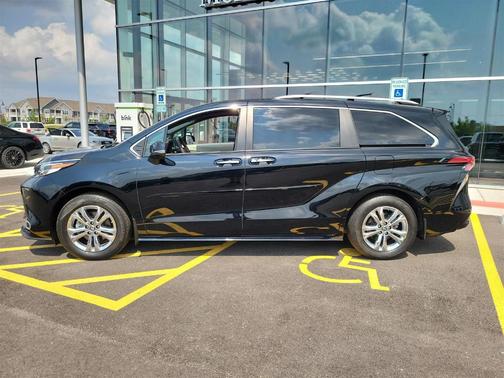 2023 Toyota Sienna Platinum 7 passenger