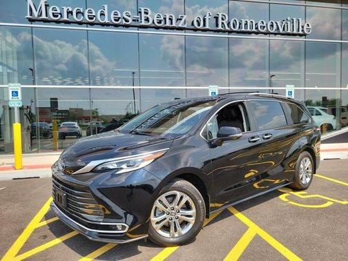 2023 Toyota Sienna Platinum 7 passenger