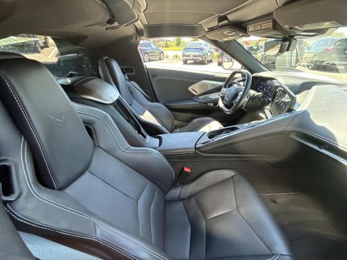 Arctic White 2021 Chevrolet Corvette Stingray w/2LT