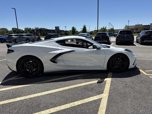 Arctic White 2021 Chevrolet Corvette Stingray w/2LT