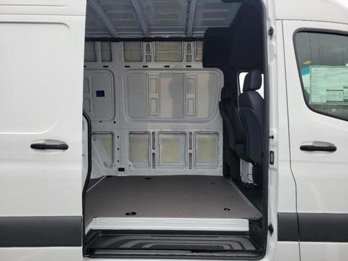 2025 Mercedes-Benz Sprinter 2500 Standard Roof
