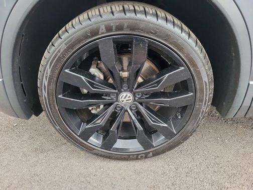 2021 Volkswagen Tiguan 2.0T SE R-Line Black