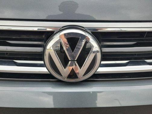 2021 Volkswagen Tiguan 2.0T SE R-Line Black