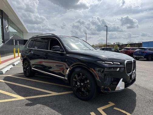 Black Sapphire Metallic 2024 BMW X7 xDrive40i