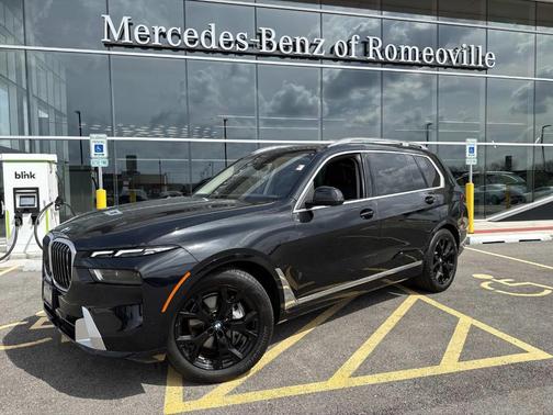 Black Sapphire Metallic 2024 BMW X7 xDrive40i