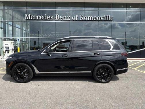 Black Sapphire Metallic 2024 BMW X7 xDrive40i