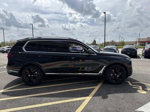 Black Sapphire Metallic 2024 BMW X7 xDrive40i