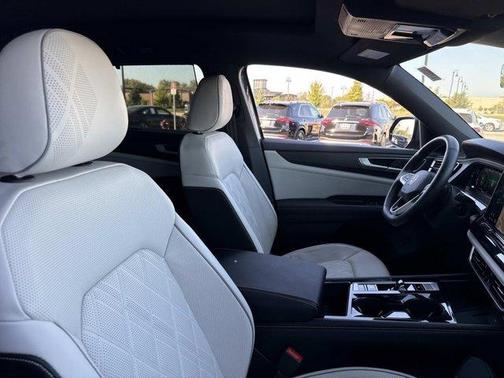 2025 Volkswagen Atlas Cross Sport 2.0T SEL Premium R-Line