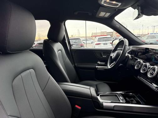 2025 Mercedes-Benz GLB 250 Base 4MATIC