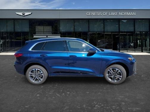 Navarra Blue Metallic 2025 Audi Q5 2.0T quattro Premium