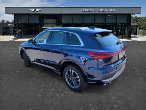 Navarra Blue Metallic 2025 Audi Q5 2.0T quattro Premium