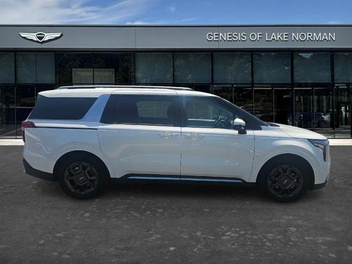 White 2025 Kia Carnival SX