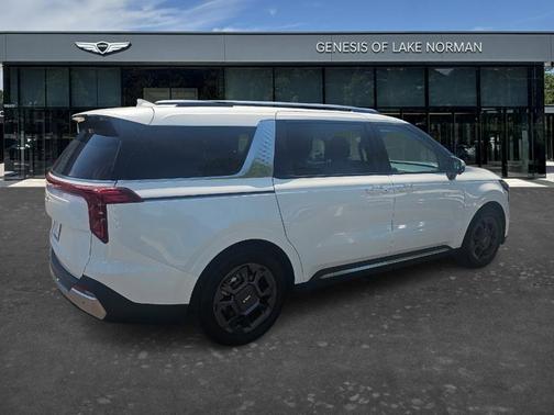 White 2025 Kia Carnival SX