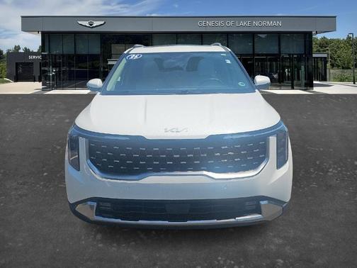 White 2025 Kia Carnival SX