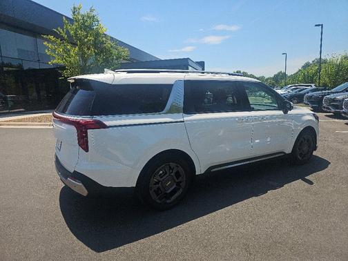 White 2025 Kia Carnival SX