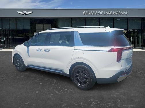White 2025 Kia Carnival SX