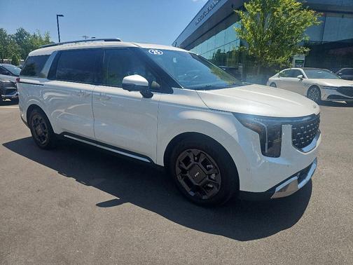 White 2025 Kia Carnival SX