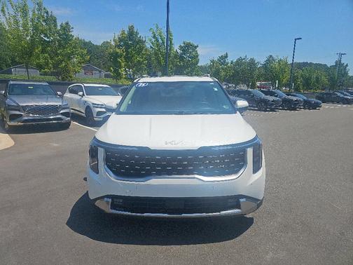 White 2025 Kia Carnival SX