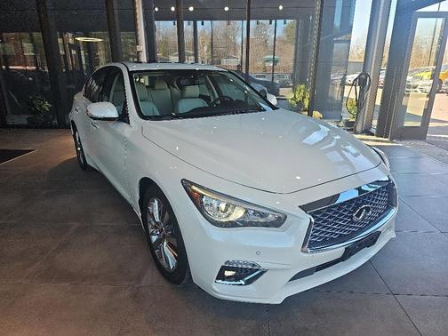 2023 INFINITI Q50 LUXE