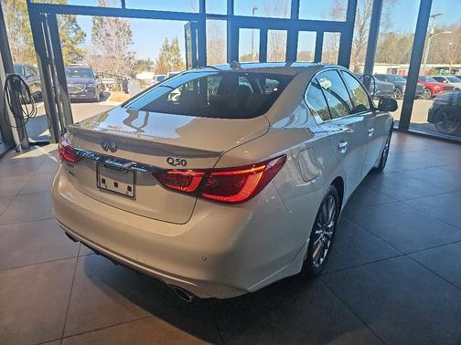 2023 INFINITI Q50 LUXE