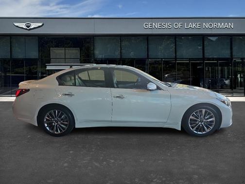 2023 INFINITI Q50 LUXE