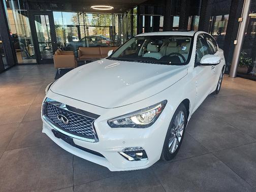 2023 INFINITI Q50 LUXE