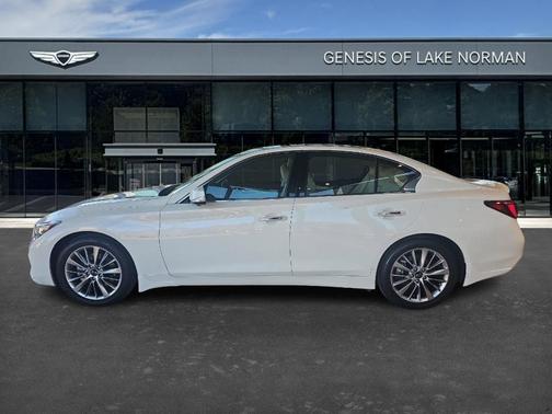 2023 INFINITI Q50 LUXE