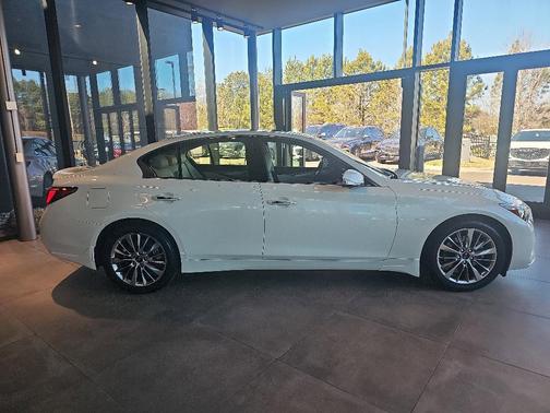 2023 INFINITI Q50 LUXE