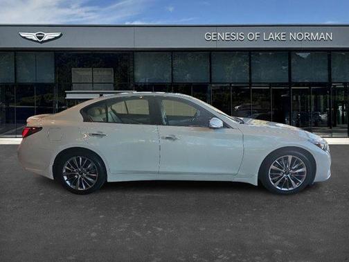 2023 INFINITI Q50 LUXE