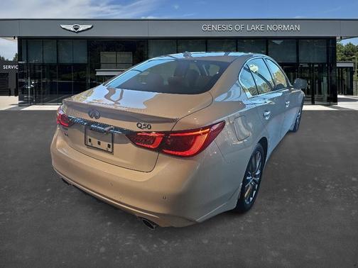 2023 INFINITI Q50 LUXE