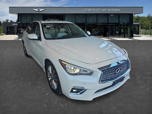 2023 INFINITI Q50 LUXE