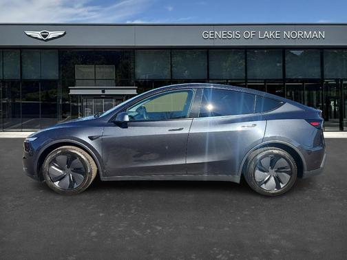 2026 Tesla Model Y PREMIUM