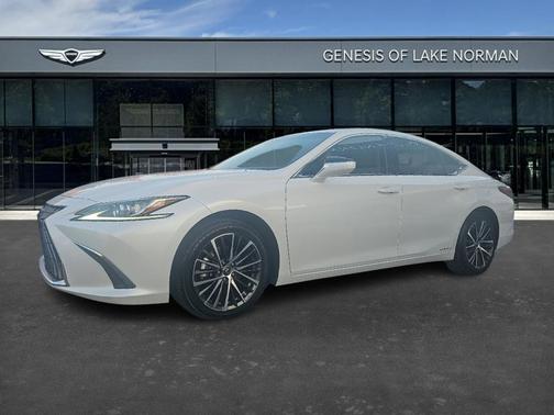 2022 Lexus ES 300h 