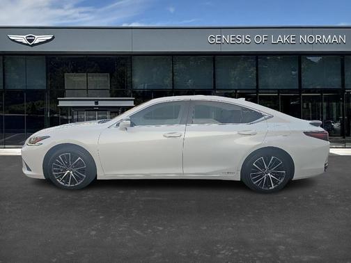 2022 Lexus ES 300h 