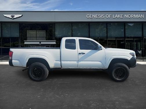 2017 Toyota Tacoma SR