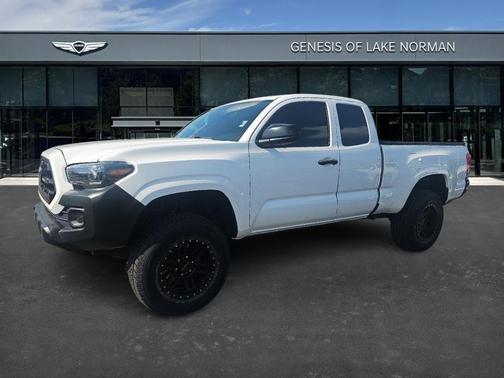 2017 Toyota Tacoma SR
