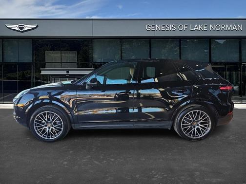 2022 Porsche Cayenne Base