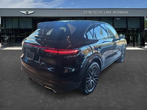 2022 Porsche Cayenne Base