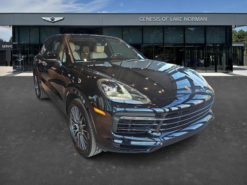 2022 Porsche Cayenne Base