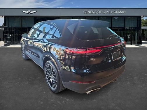 2022 Porsche Cayenne Base